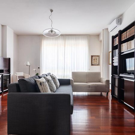Il Bilocale Con Terrazzo Dei Marchesi Lägenhet Milano Exteriör bild